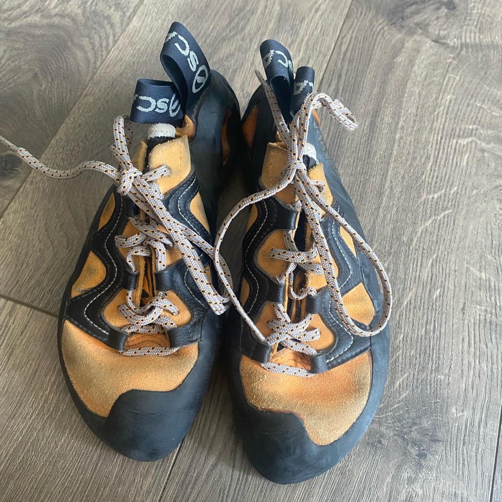 Scarpa Vapor climbing shoes, EU 37 1/2. lace-up